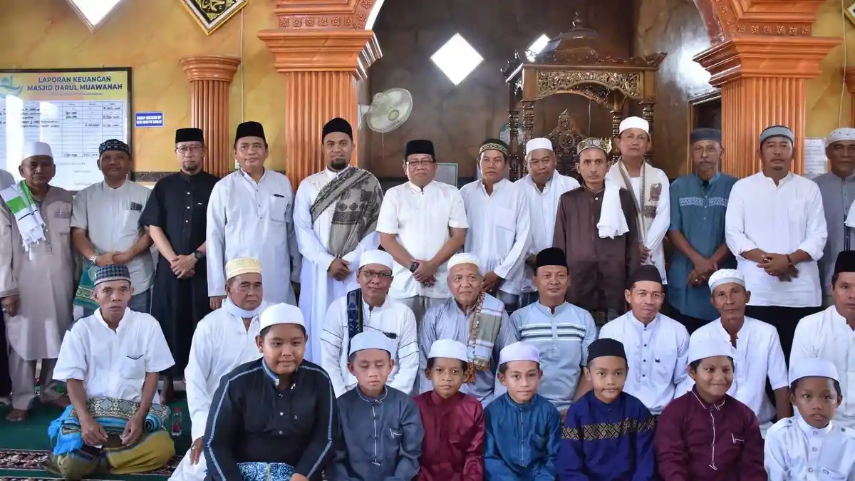 Pj Bupati Kapuas Salat Jumat Bersama dan Silatuhrahmi dengan Warga Selat Dalam