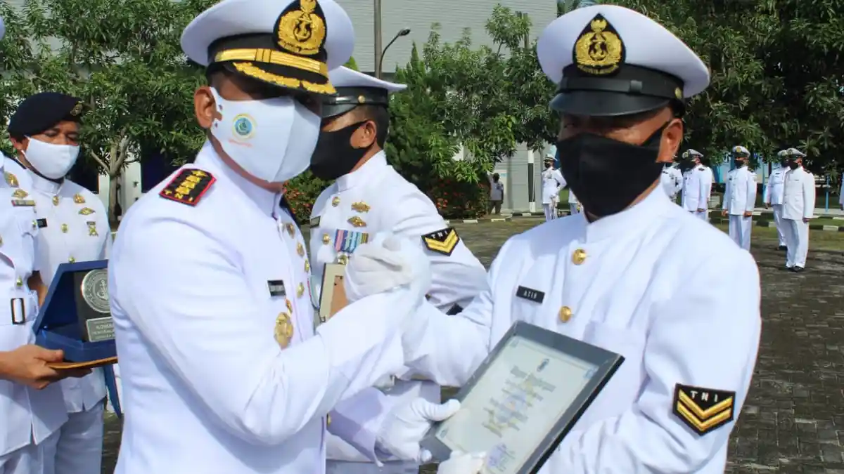 Prajurit Lanal Babel Jalani Wisuda Purna Tugas dengan Upacara Militer