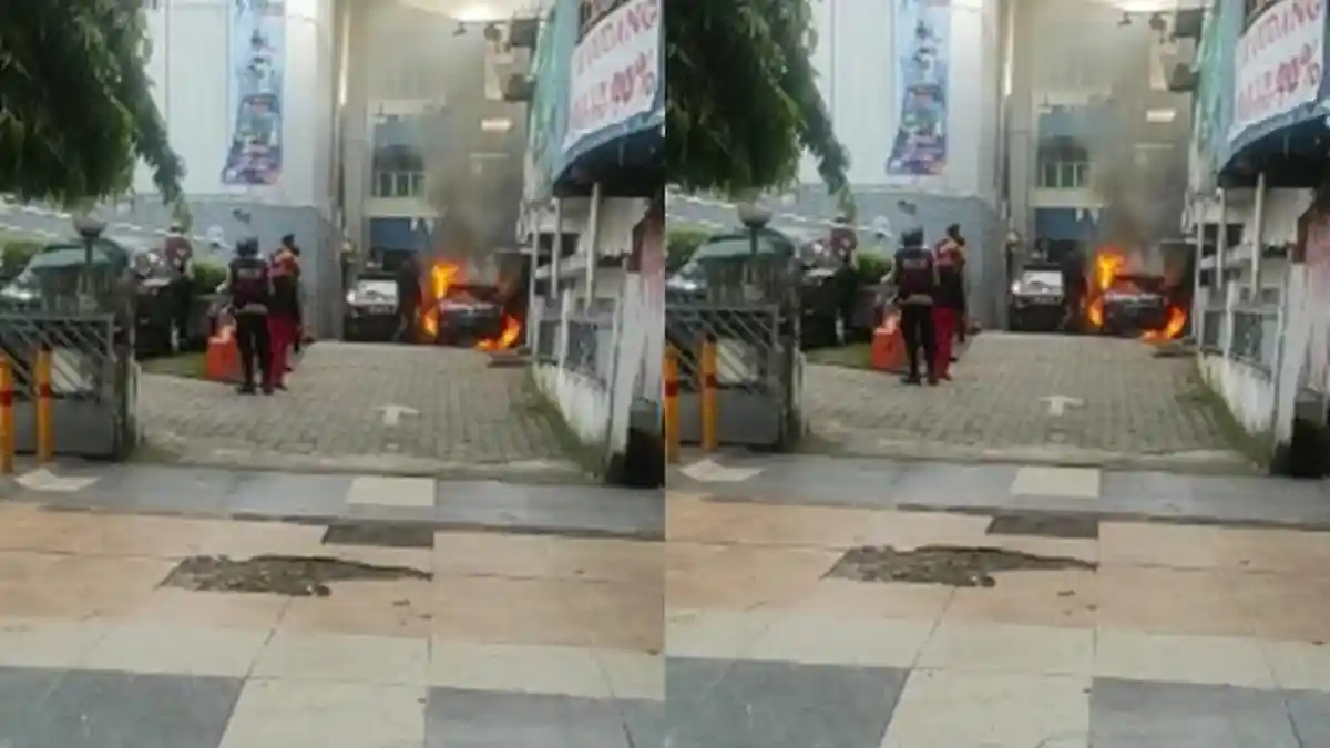 BREAKING NEWS Mobil Terbakar di Parkiran Bank Depan IP Palembang, Begini Kondisinya