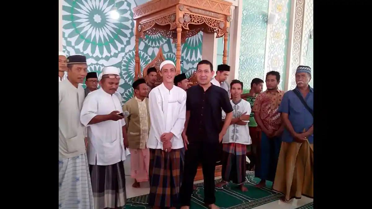 Dakwah di Warkop, Ikrar Syahadat di Masjid Peunayong