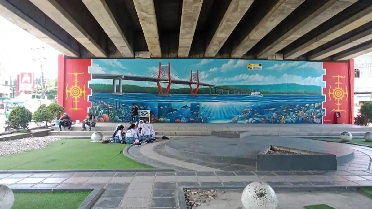 Mural di Bawah JMP, Tema Jambatan dan Laut Jadi Spot Baru Bagi Pengunjung