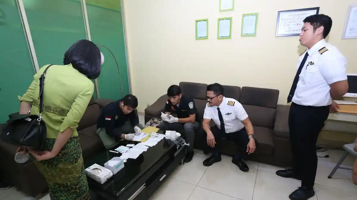 Polda Sumut Tes Urine Pilot-Awak Maskapai di Bandara KNIA Deliserdang