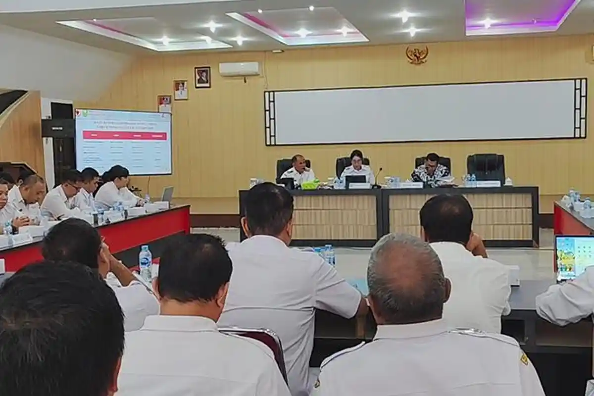 Wabup Susana Pimpin Rapat Evaluasi Pendapatan Asli Daerah Sanggau