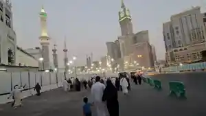20220402_masyarakat-arab-saudi-pergi-shalat-magrib-ke-masjidil-haram-menyambut-bulan-ramadhan.jpg