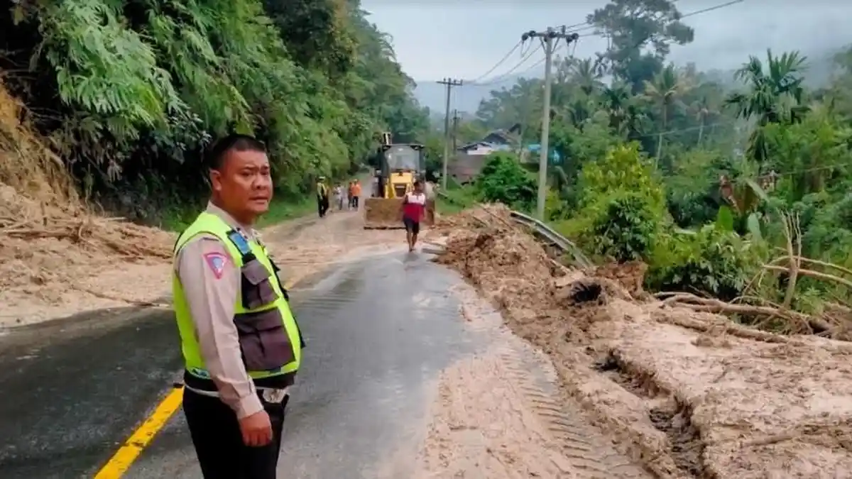 2 Titik Jalinsum di Kecamatan Pahae Jae dan Julu Tertimbun Longsor, Sebuah Truk Terjatuh ke Jurang