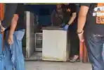 Jasad Tanpa Tangan dan Kaki Ditemukan di Freezer Ayam Geprek Bekasi, Polisi Amankan Dua Pelaku