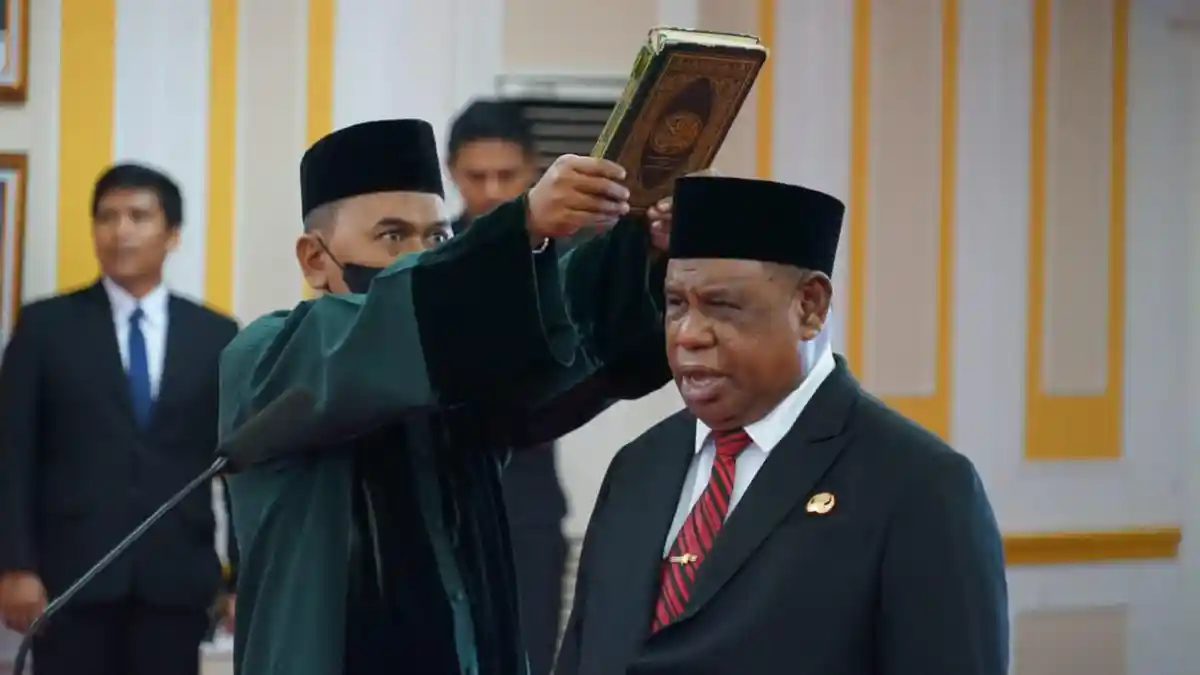 SAH, Ali Baham Temongmere Jabat Sekda Provinsi Papua Barat
