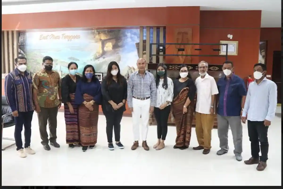 Keluarga Mendiang Frans Lebu Raya Silahturahmi dengan Gubernur NTT