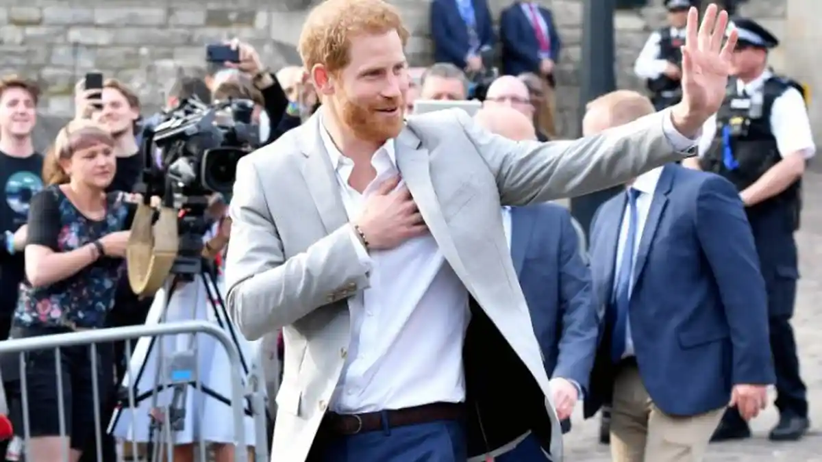 Dikritik Soal Penggunaan Pesawat, Pangeran Harry: Saya Pakai Pesawat Komersil