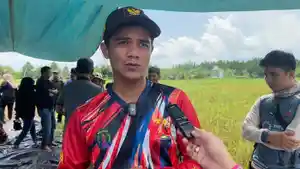 Bupati-Nunukan-H-Irwan-Sabri-saat-ditemui-di-sela-kunjungannya-di-Sungai-Lancang.jpg