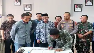 20250925-BANTUAN-Pemerintah-Kabupaten-Bangka-Barat-menyalurkan-bantuan-keuangan-1.jpg