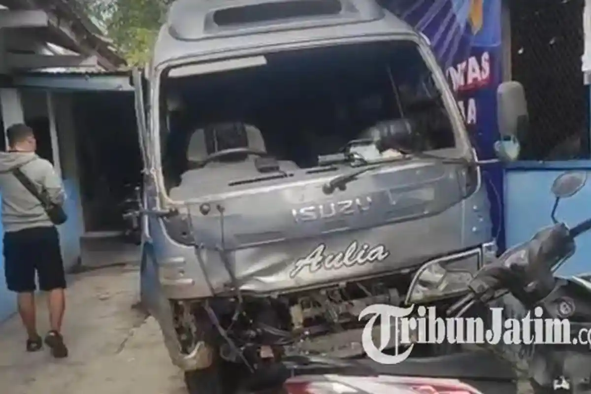 Mobil Rombongan Ziarah Dilempar Batu dan Terperosok di Parit Trenggalek, Polisi Dalami Unsur Pidana