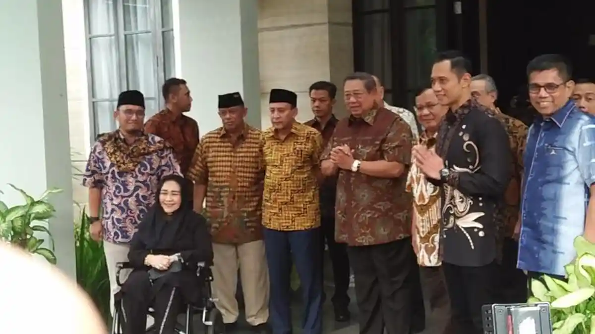 Kompak Kenakan Batik, Prabowo dan Rombongan Tiba di Kediaman SBY