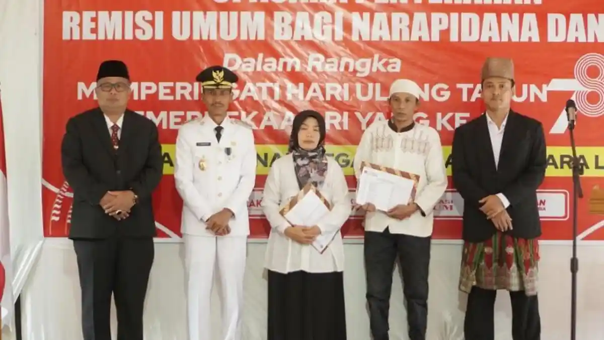 Wabup Solsel Ikut Serahkan, Remisi Warga Binaan Rutan Muara Labuh.