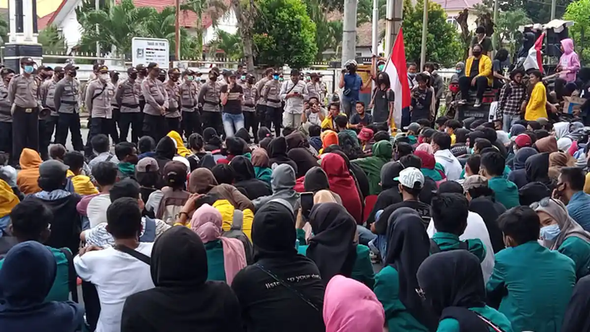 Berniat Bakar Kantor DPRD Siantar, Sejumlah Pendemo Tolak UU Cipta Kerja Ditangkap Polisi