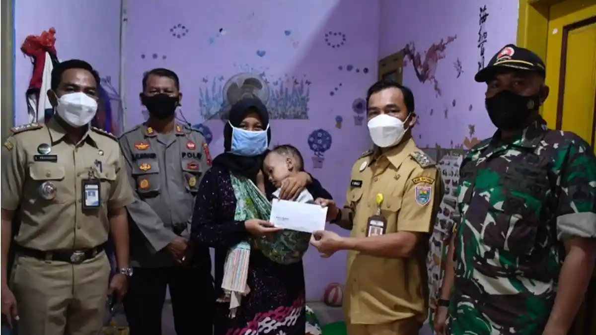 Temui Dua Warga Yang Alami Kelainan Sejak Lahir, Bupati Wihaji: Harus Segera Dirawat Intensif di RS
