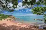 Pulau-Randayan-menawarkan-panorama-pantai-berpasir-putih-dengan-suasana-tenang.jpg