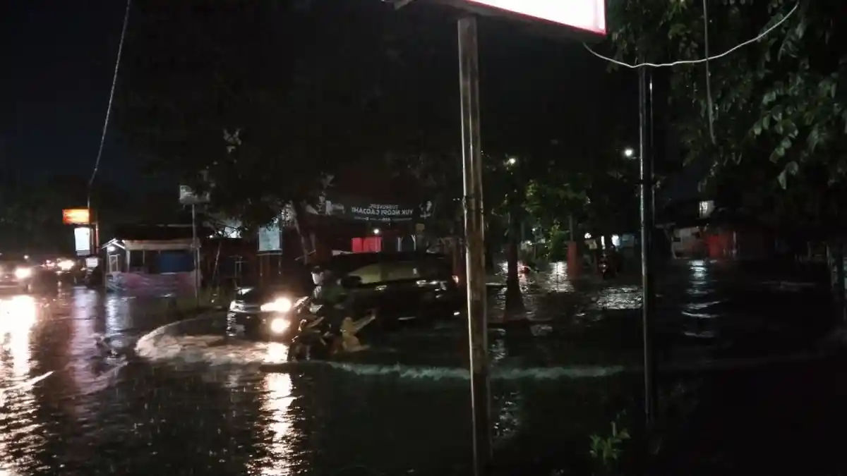 Diguyur Hujan Lebat, Genangan Air di Tanjung Senang Setinggi Pinggang Orang Dewasa