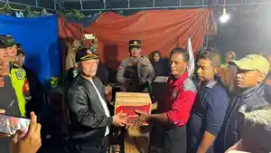 serahkan-bantuan-24112025.jpg