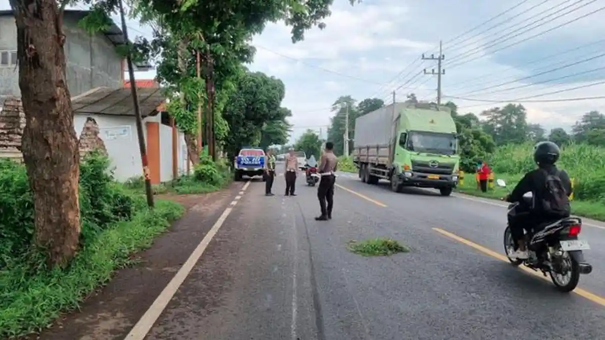 Kecelakaan Maut Truk Hantam Motor di Banyuwangi: 1 Bocah Tewas, 2 Luka-luka