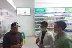 Penjabat-Bupati-Jepara-Edy-Supriyanta-Memeriksa-Apotek.jpg