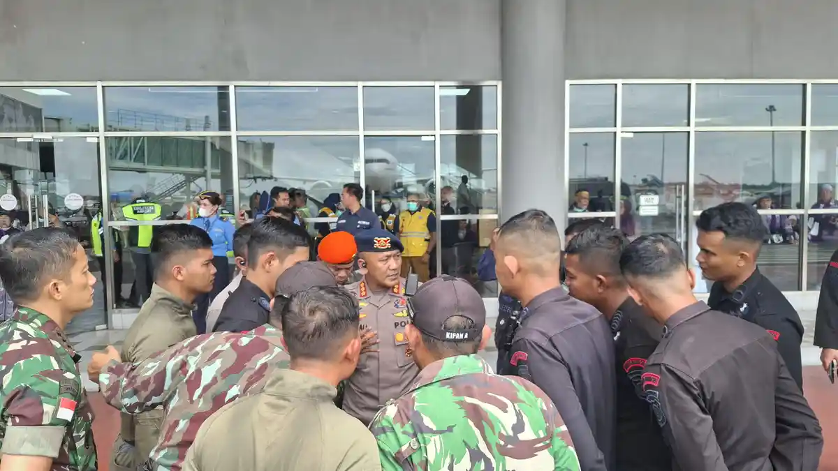 Taktis, Tegas, Tanpa Celah: Dansat Brimob Sumut Pimpin Langsung Hadang Ancaman Bom di Bandara KNO
