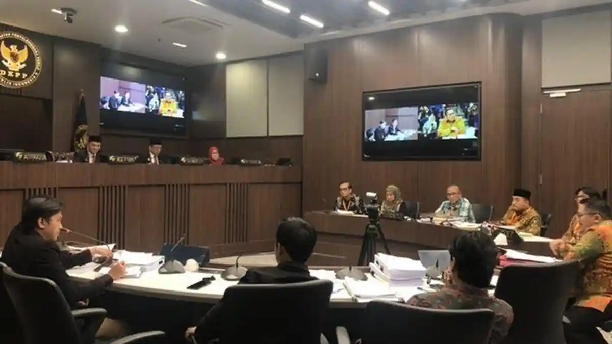 Lipsus - Keputusan DKPP soal Kode Etik: Semua Anggota KPU Harus Diganti