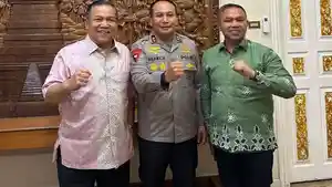 Kapolda-Riau-Irjen-Herry-Heryawan-tengah-saat-menginisiasi.jpg