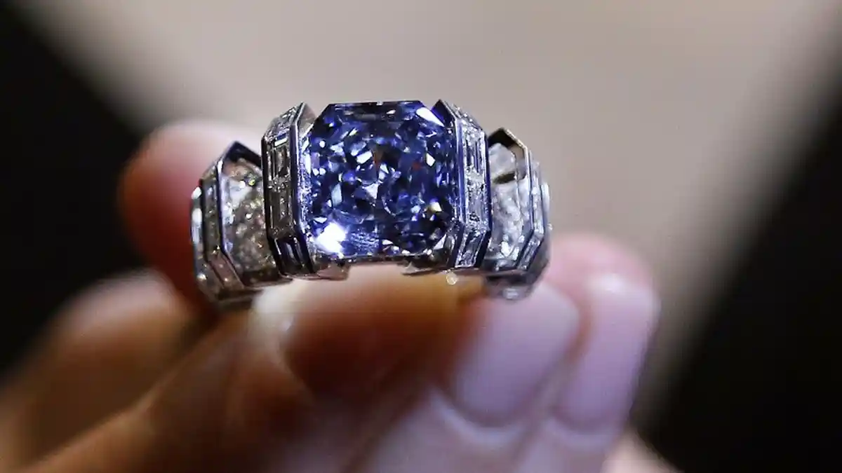 Cincin Berlian Sky Blue Bakal Dilelang Seharga 25 Juta Dolar AS