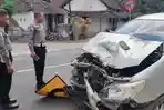 Mobil Innova Dikemudikan PNS Asal Surabaya Sasak Dua Sepeda Motor di Blitar: 2 Orang Tewas