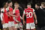 Manajer-Arsenal-asal-Spanyol-Mikel-Arteta-kanan-berbicara-dengan-para-pemainnya.jpg