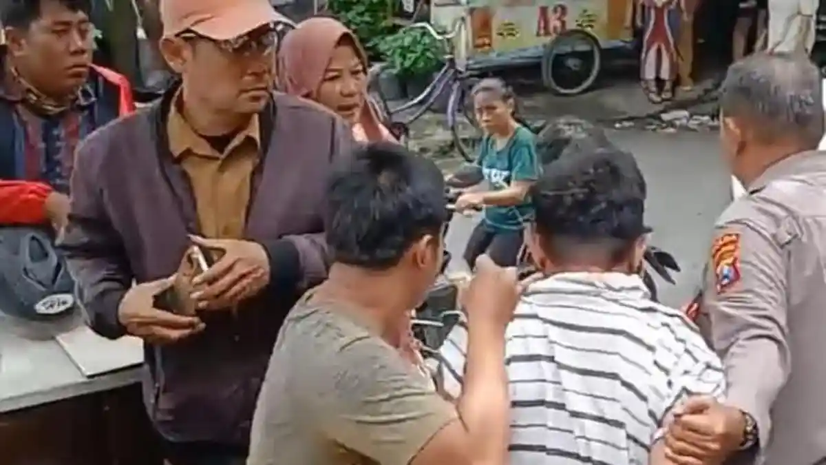 Maling Hape Satroni Kosan di Ketintang Wonokromo Dihajar dan Diikat Warga sebelum Dikeler ke Polisi