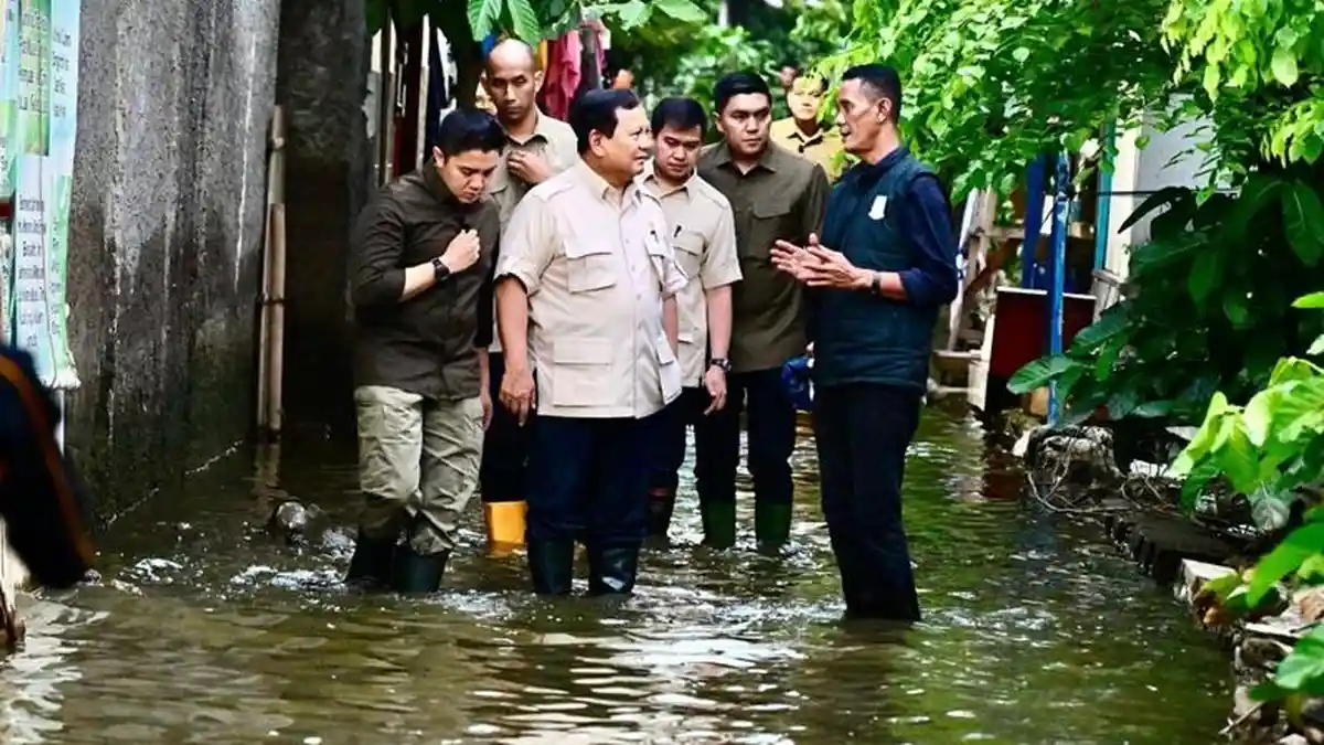 Prabowo Terobos Banjir di Babelan Bekasi, Banyak Warga Menangis Haru