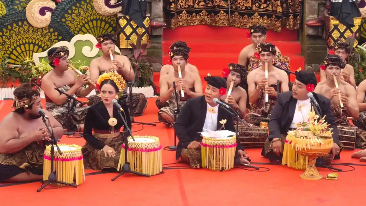 Sentil Isu Ulah Pati Lewat Komedi Satir, Gambelan Sundaram Pukau Panggung PKB XLVIII - Tribun-bali.com