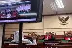 Gubernur Jatim Khofifah Lontarkan Permintaan Maaf dalam Sidang di Pengadilan Tipikor
