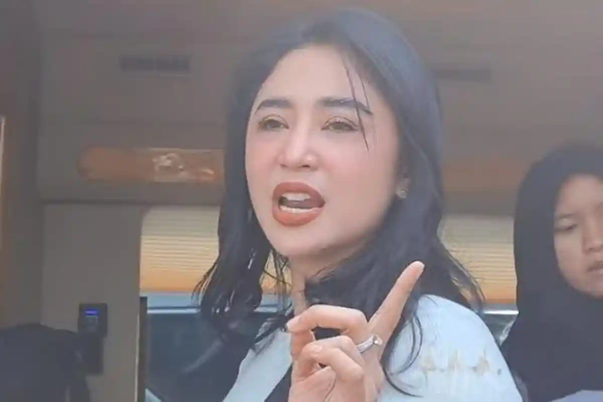 Dewi Perssik Bandingkan Calon Suami dengan Mantan Suami, Singgung Kekayaan