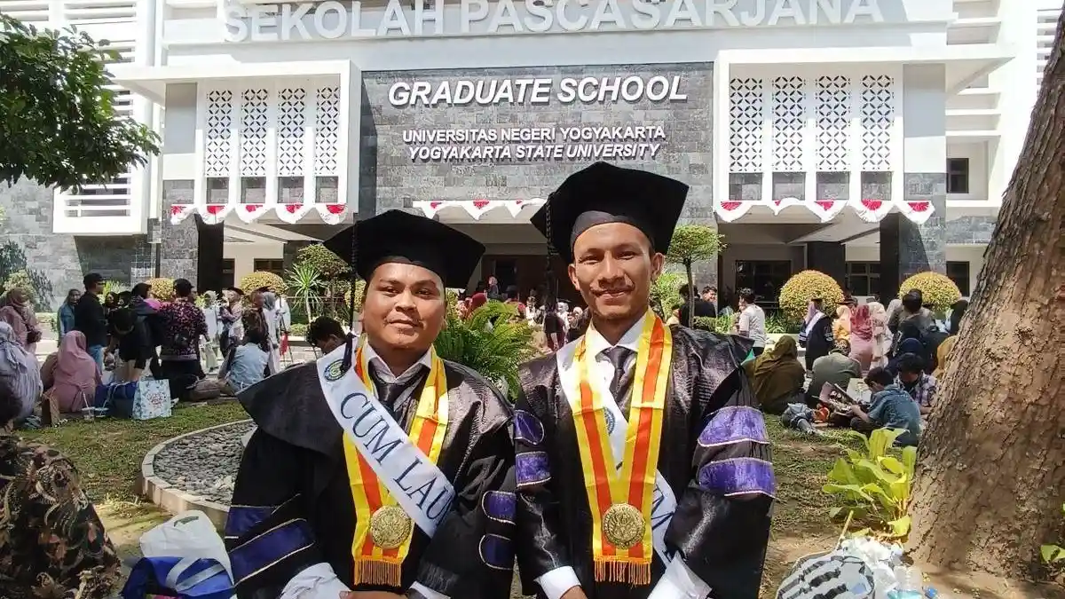 Dua Alumni Pendidikan Vokasional Teknik Mesin Unimal Lulus Cumlaude di UNY