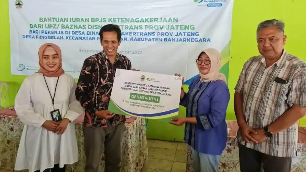 UPZ Disnakertrans Prov Jateng Salurkan Dana kepada 200 Pekerja Rentan untuk Bantu Iuran Jamsostek