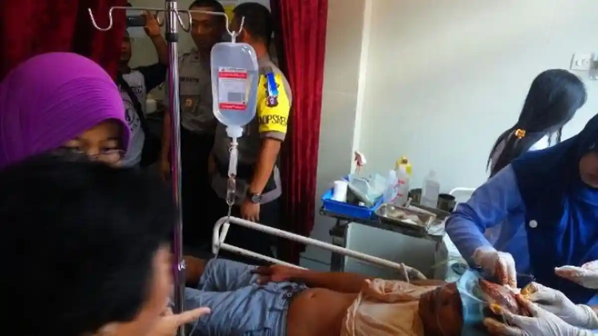 Antarkan Teman Wanita Pindah Kos, Udin Dibacok Parang