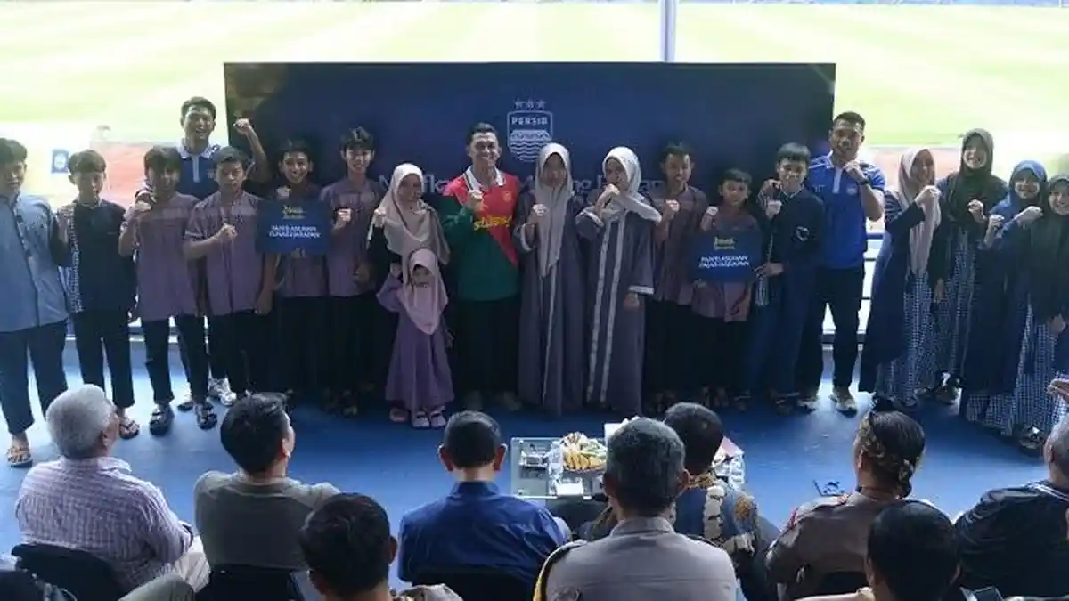 Persib Bandung Serahkan Donasi dari Bobotoh Buat Dua Panti Asuhan