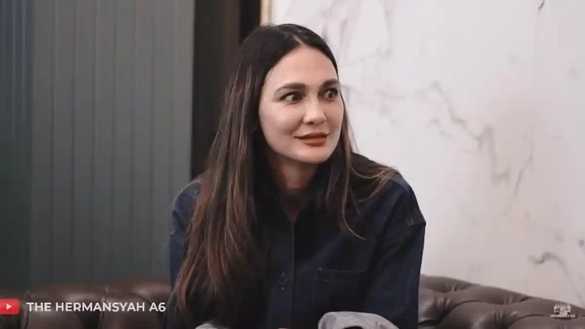 Komentar Riuh Warganet Lihat Kemesraan Luna Maya dan Maxime Bouttier saat Liburan di Maroko