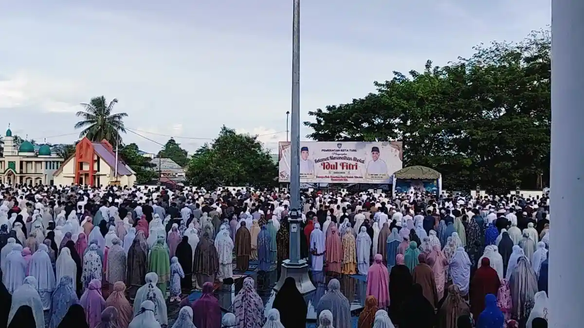 Wali Kota dan Wawali Tual Salat Idulfitri Bareng di Lapangan Lodar El