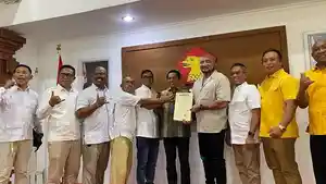 I-Wayan-Suyasa-dan-Alit-Yandinata-saat-menerima-rekomendasi-dari-Partai-Gerindra.jpg