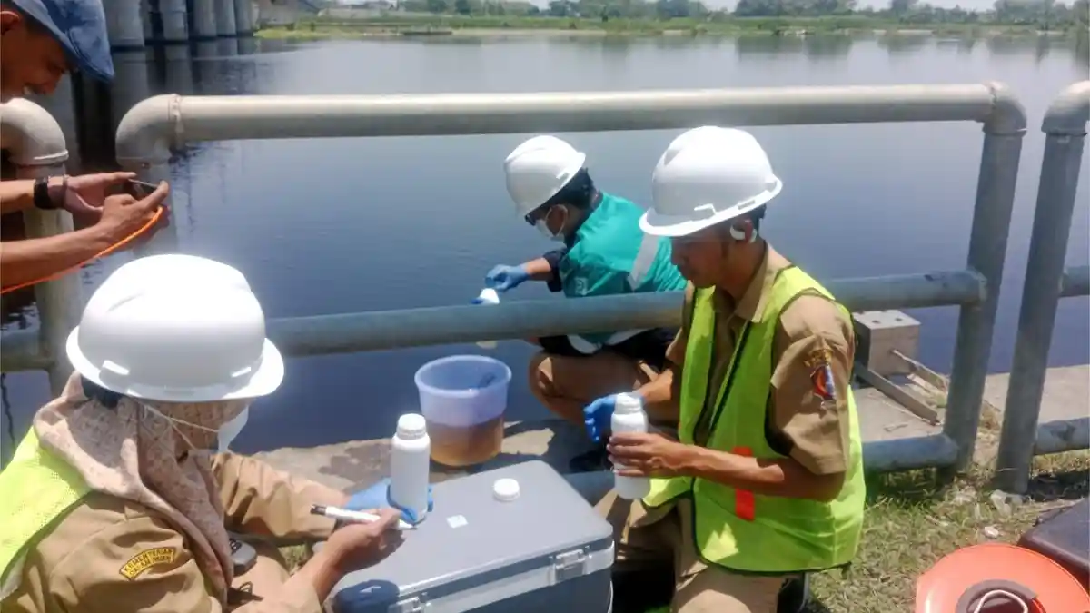 Air Bengawan Solo di Bojonegoro Tercemar, Diduga Berasal dari Wilayah Hulu