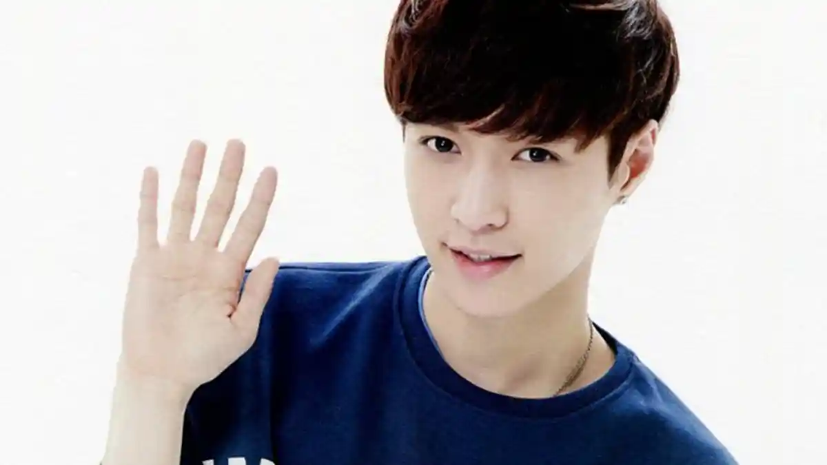 Nggak Ikut Comeback EXO, Lay Disuruh Keluar Sama Netizen Korea?