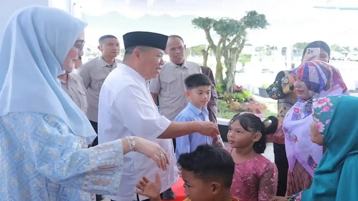 Gubernur Hidayat Arsani Sambut Warga di Open House Idulfitri Penuh Kebersamaan