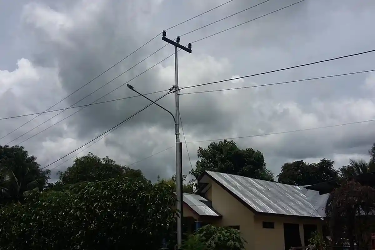 Dinas PU Targetkan 150 Lampu Jalan Terpasang Tahun 2018, Mbay Seperti Hantu di Malam Hari