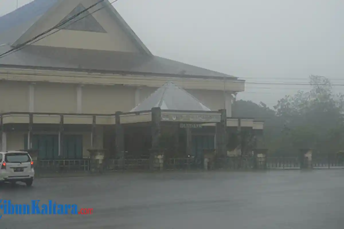 Prakiraan Cuaca Senin 2 Agustus 2021, BMKG Prediksi 16 Wilayah Diguyur Hujan Lebat Disertai Petir