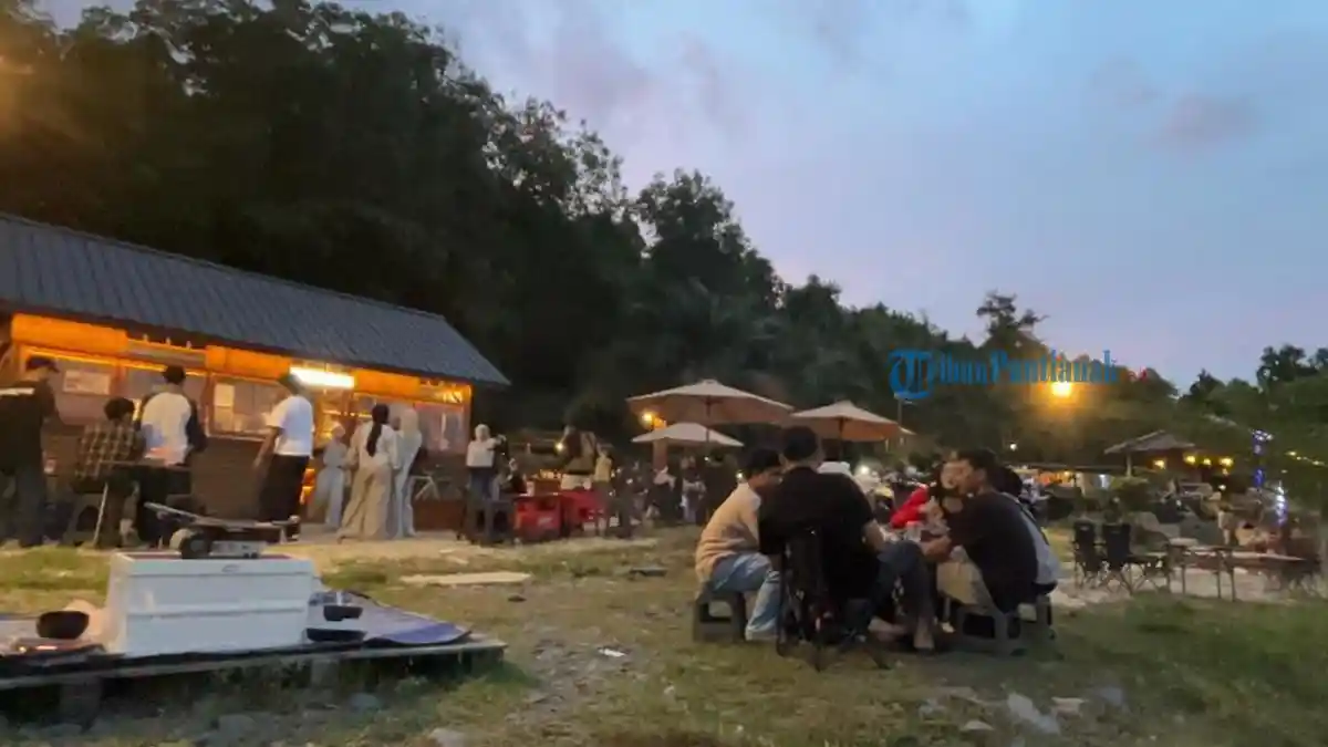 Lagi Hype! Intip Keindahan Barbakelake, Tempat Ngopi Estetis di Tepi Danau Sebedang Sambas - Tribunpontianak.co.id
