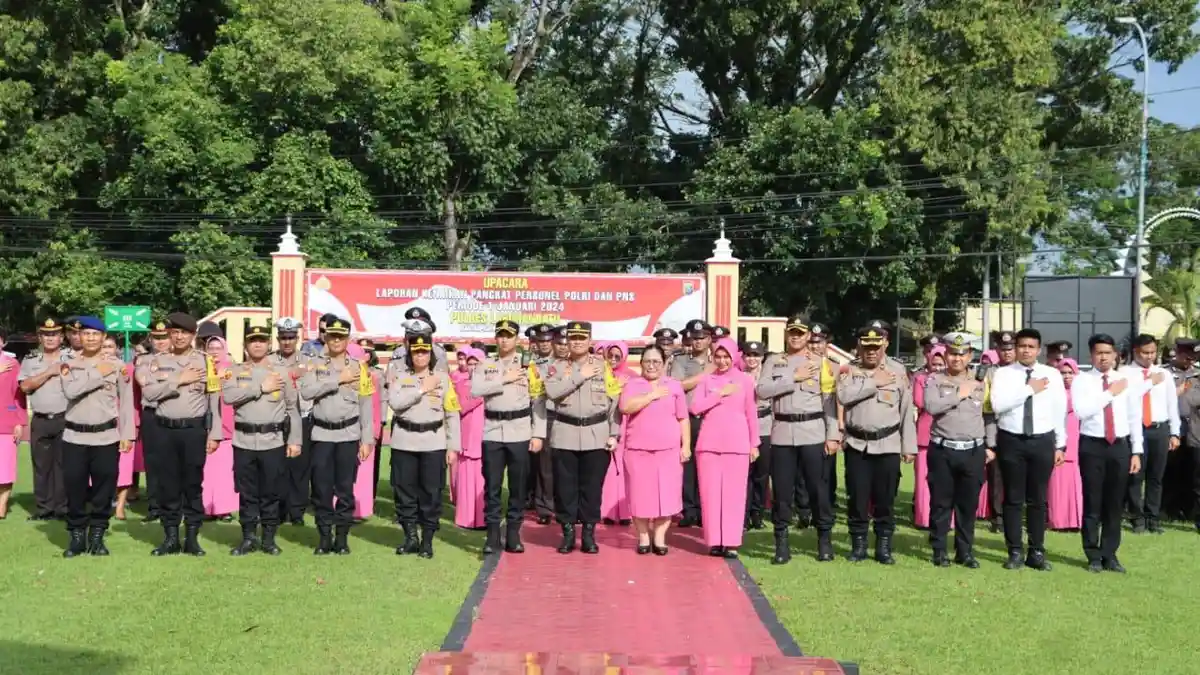 Kapolres  Labuhan Batu Pimpin Apel, Personel Siap Amankan Malam Tahun Baru